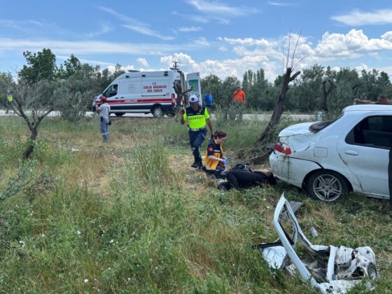 Bursa’da kontrolden çıkan otomobil zeytinliğe uçtu