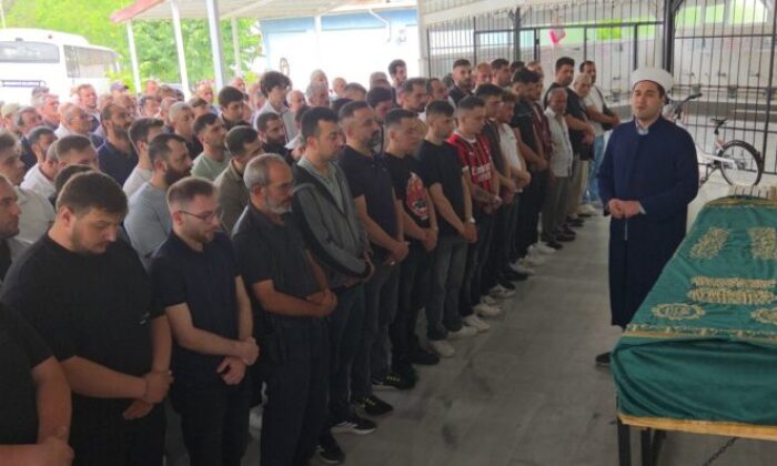 Bursa’da balta ile öldürülen genç toprağa verildi