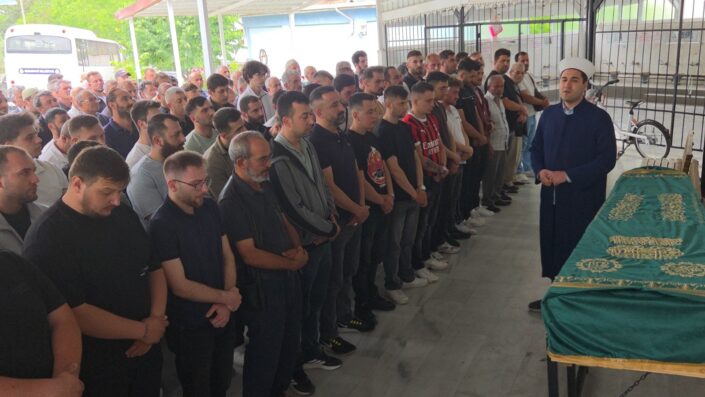 Bursa’da balta ile öldürülen genç toprağa verildi