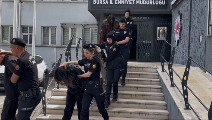 Bursa’da dolandırıcı şebekesi çökertildi