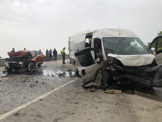 Kazayı bırakıp birbirlerine girdiler