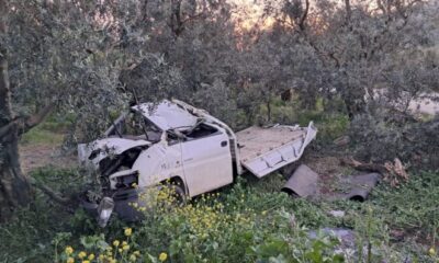 Kontrolden çıkan kamyonet tarlaya daldı