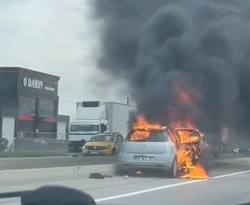 Bursa’da seyir halindeki otomobil alev aldı