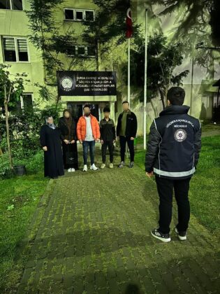 Bursa’da kaçak göçmen taşıyan organizatörlere operasyon