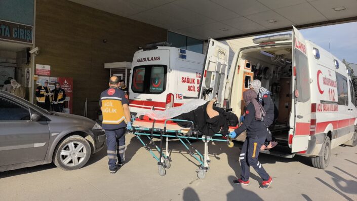 Bursa’da otomobil ile motosiklet çarpıştı: 2 kişi yaralandı