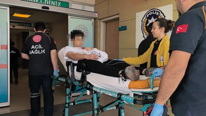 Bursa’da arkadaşıyla şakalaşırken bıçaklanarak yaralandı