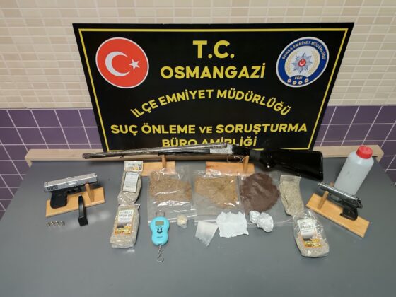 Uyuşturucu tacirlerine suçüstü!