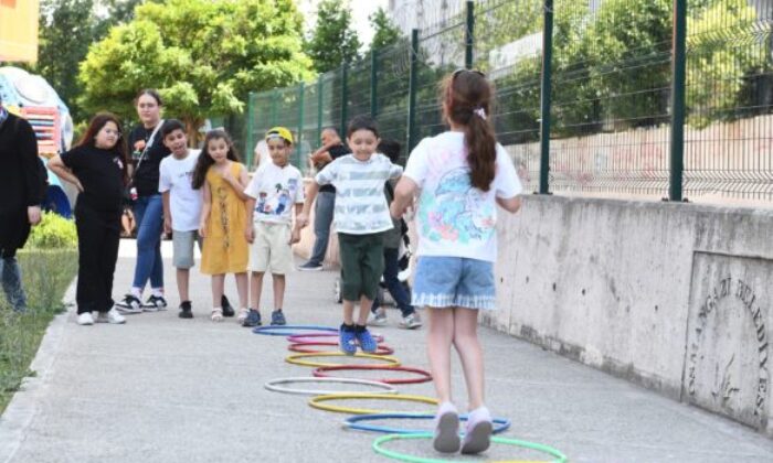 Osmangazi Yetenek Evi öğrencileri hem eserlerini sergiledi hem de eğlendi