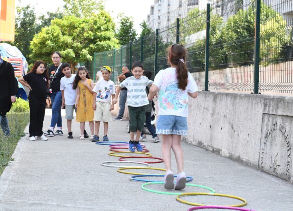 Osmangazi Yetenek Evi öğrencileri hem eserlerini sergiledi hem de eğlendi