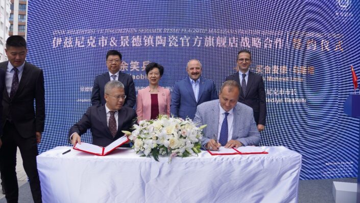 İznik Seramik Sanayi Birliği imza töreni İstanbul’da gerçekleştirildi