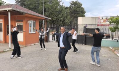 Muhtarlık seçimini kazandı, sevincini çiftetelli oynayarak kutladı