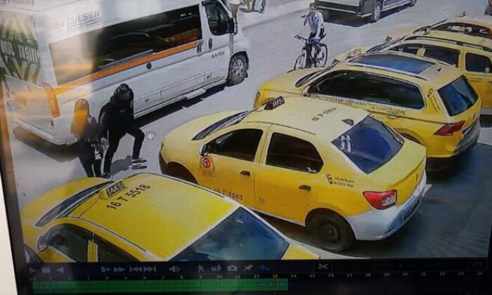 Bursa’da sokak ortasında kadına silahlı saldırı!