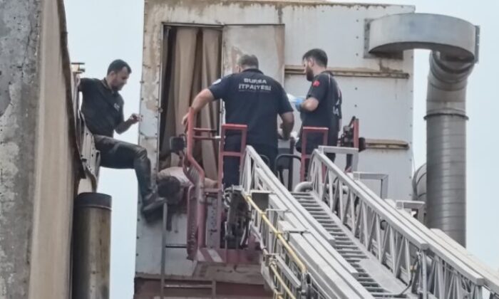 Bursa’da bir işçi talaş emici makinesine sıkıştı!