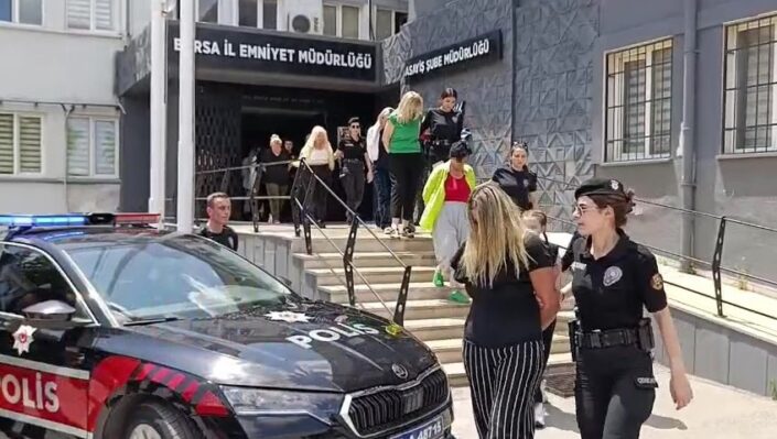 Bursa’da masaj salonunda müşterilere sosyal medya kontrolü!