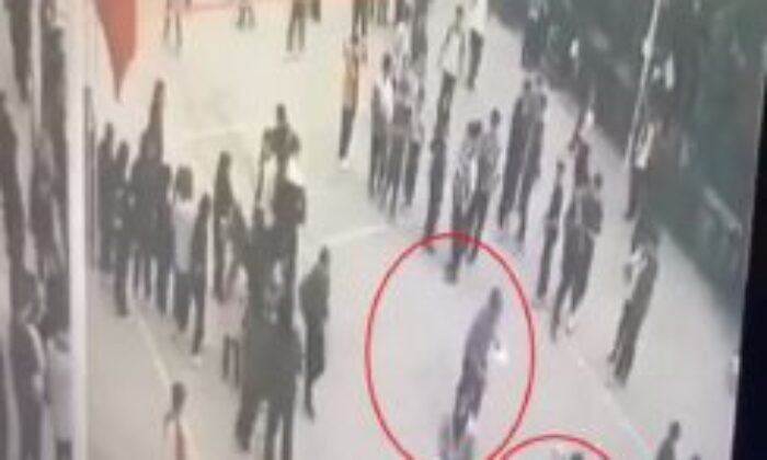 Bursa’da öğrenciye su sıçrattın dayağı!