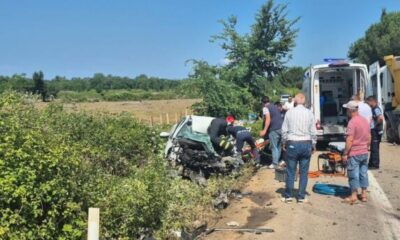 Bursa’da kamyon ile otomobil kafa kafaya çarpıştı