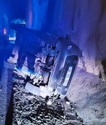 Bursa’da devrilen otomobilde 2 kişi yaralandı