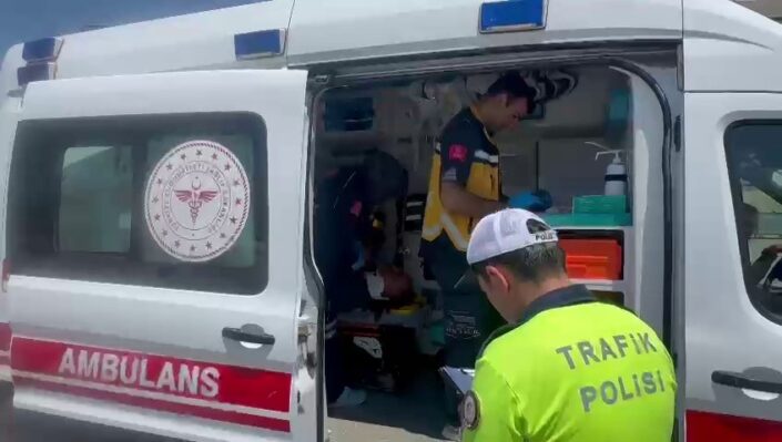 Otomobil ile motosiklet çarpıştı: 1 yaralı