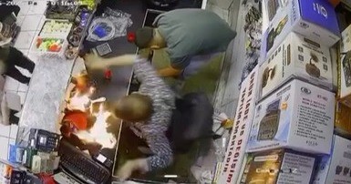 Ateşle oynadı yerinden zıpladı