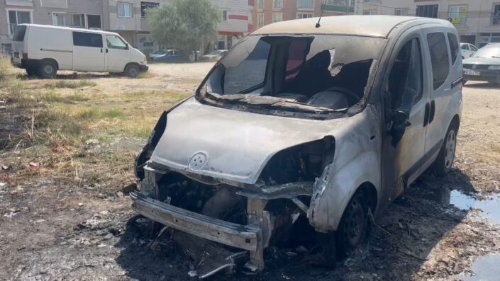 Yangında araçlar küle döndü