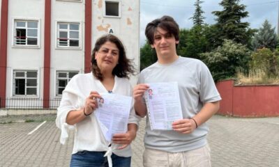 Bursa’da anne oğul aynı okulda sınava girdiler