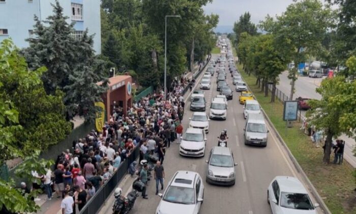 Bursa’da trafik yoğunluğu YKS öncesi zor anlar yaşattı