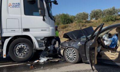 Bursa’da otomobil ile tır çarpıştı