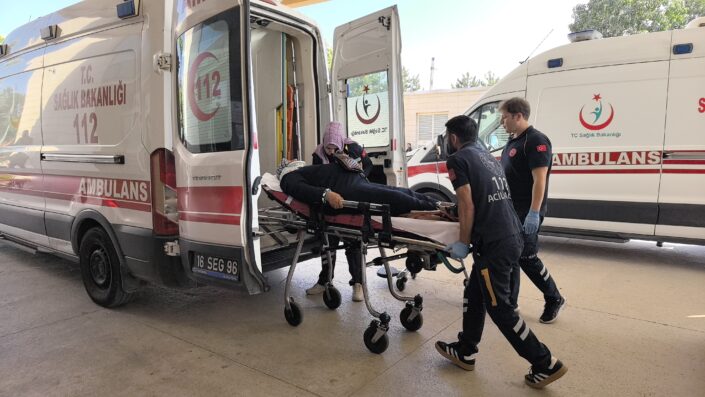 Bursa’da otomobiller çarpıştı: 4 kişi yaralandı