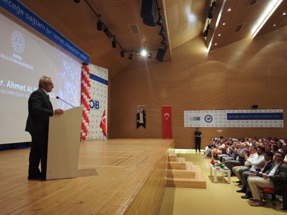 Bursa’da eğitimde dijital dönüşüm ve yapay zekâ teknolojileri ele alındı