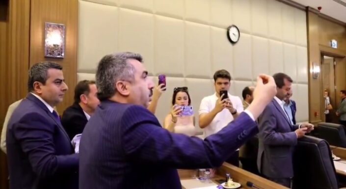Bursa Büyükşehir Meclisi’nde gerginlik yaşandı