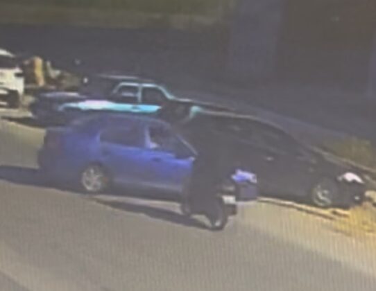 Bursa’da otomobil ile çarpışan motosikletli yaralandı