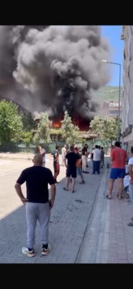 Bursa’da apartmanda korkutan yangın!