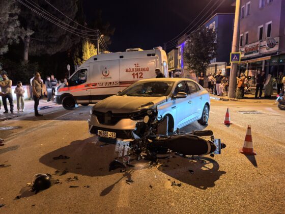 Otomobil ile motosiklet çarpıştı