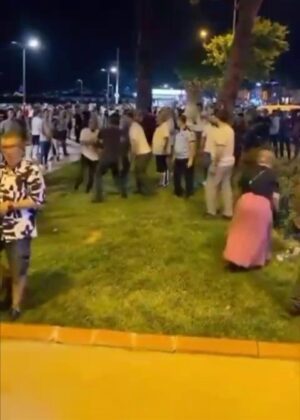 Zabıta memurlarıyla seyyar satıcılar birbirine girdi