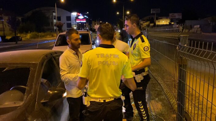 Alkollü sürücü, polise zor anlar yaşattı