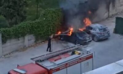 Park halindeki araç alev alev yandı