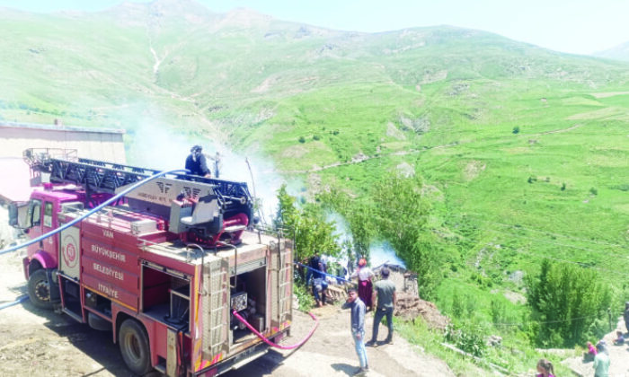 Bahçesaray’da ev yangını! Zehirlenen 14 yaşındaki çocuk…