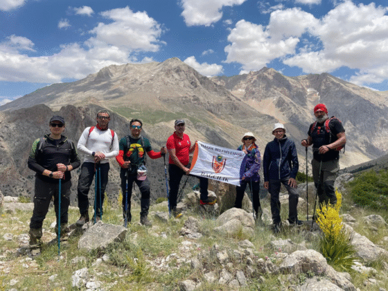 İnegöl Belediyesporlu dağcılardan 24 saatte 2 zirve!