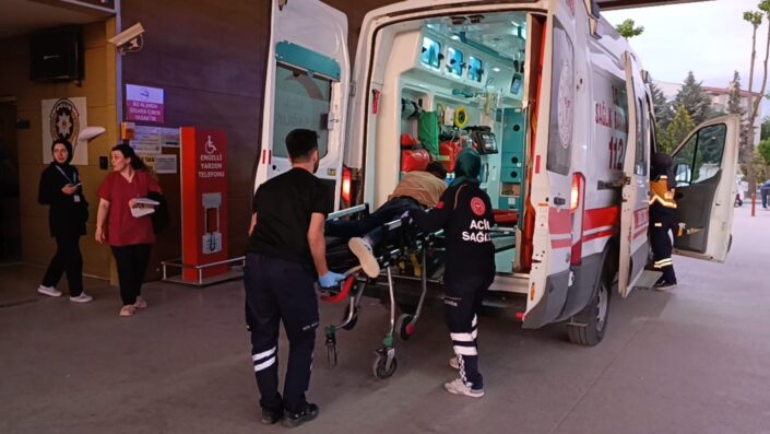 Yol verme kavgasında sopa ve bıçaklar konuştu