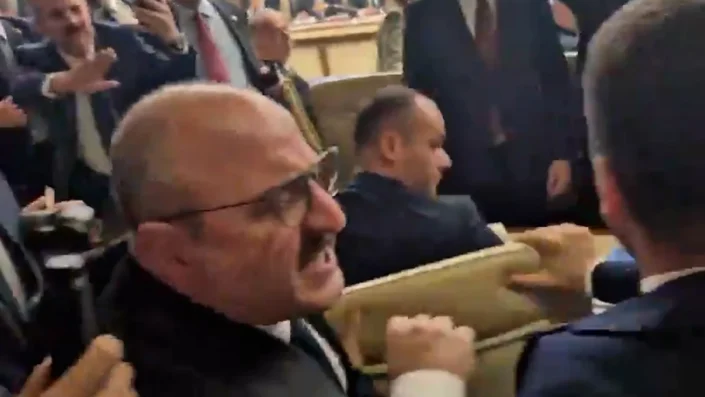 Mecliste gerginlik: Vekiller birbirine girdi!