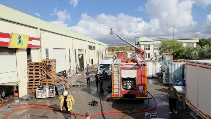 Zeytin tesisinde korkutan yangın!