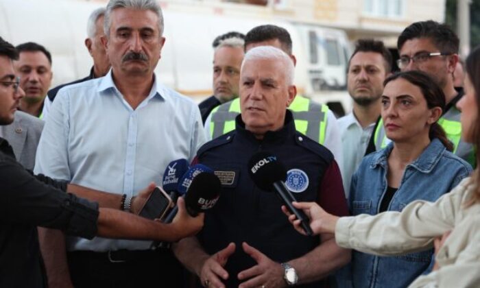Mustafa Bozbey yangın bölgesinde