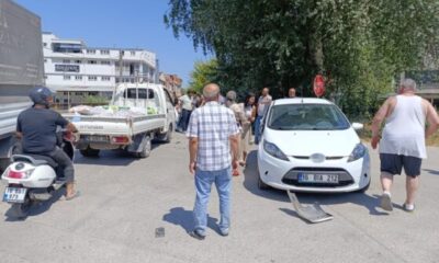 Bursa’da otomobil, kamyonet ile çarpıştı
