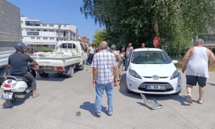 Bursa’da otomobil, kamyonet ile çarpıştı