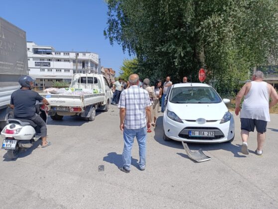 Bursa’da otomobil, kamyonet ile çarpıştı