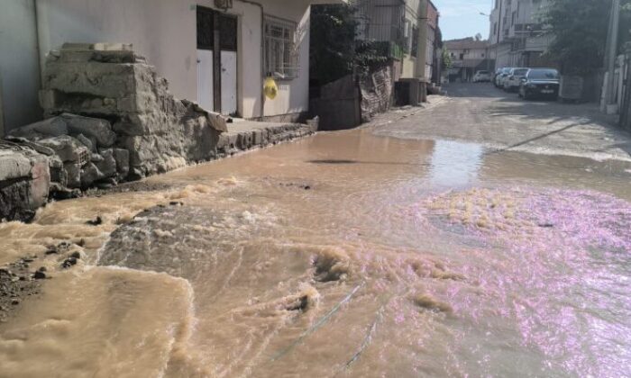Kurtalan’da içme suyu hattı patladı