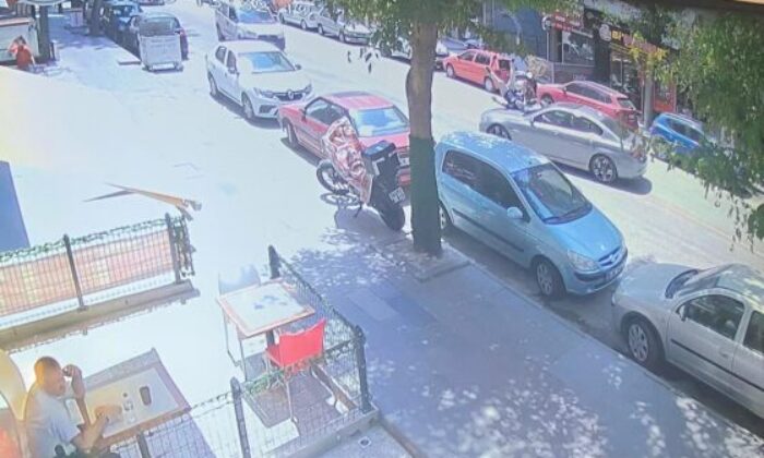 Karşıya geçmek isteyen yayaya otomobil çarptı