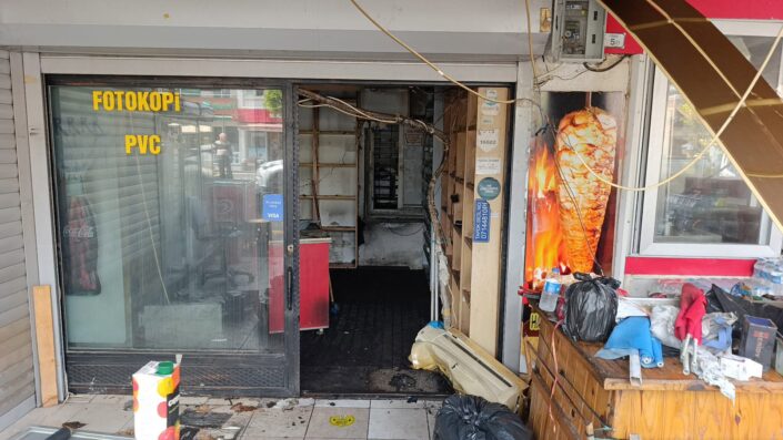 Antalya’da büfe küle döndü