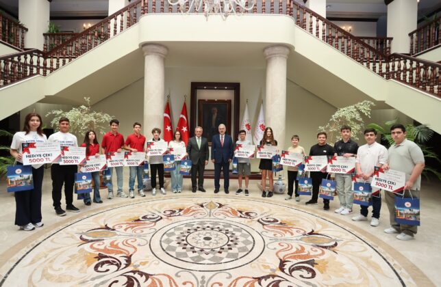 LGS birincileri ödüllendirildi