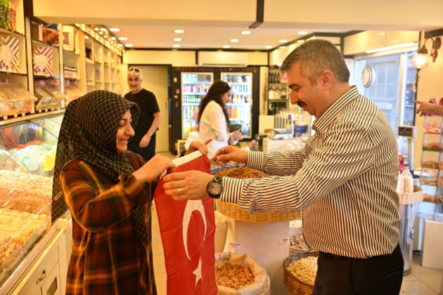 Yıldırım bayraklarla donatıldı